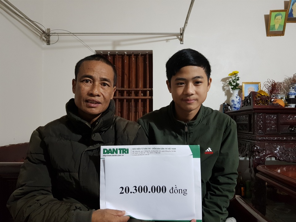 Bạn đọc Dân trí gửi quà đầu xuân giúp đỡ gia đình cậu học trò nghèo cầu xin mọi người cứu bố - 4 Bạn đọc Dân trí gửi quà đầu xuân giúp đỡ gia đình cậu học trò nghèo cầu xin mọi người cứu bố - 4
