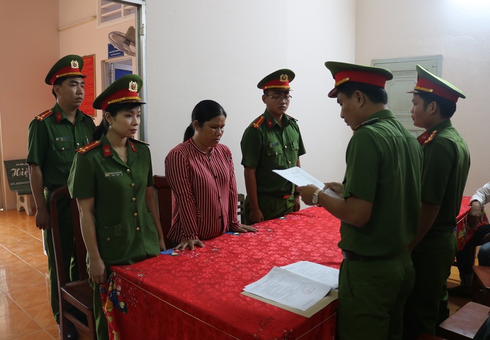Chủ hụi chiếm đoạt hơn 6 tỷ đồng để mua đất và cho con đi du học - 1 Chủ hụi chiếm đoạt hơn 6 tỷ đồng để mua đất và cho con đi du học - 1