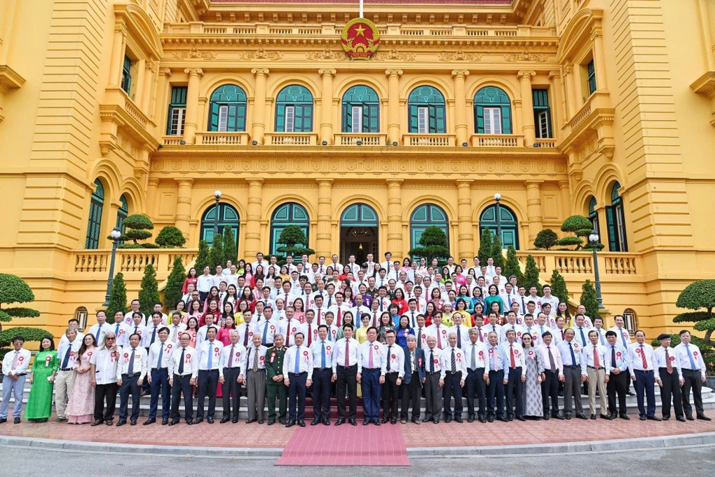 Báo chí phải luôn là người đồng hành tỉnh táo và tin cậy cùng đất nước bước vào kỷ nguyên mới - 3 Báo chí phải luôn là người đồng hành tỉnh táo và tin cậy cùng đất nước bước vào kỷ nguyên mới - 3