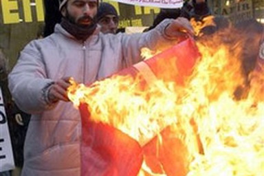 Người Hồi giáo hướng sự phẫn nộ sang Mỹ