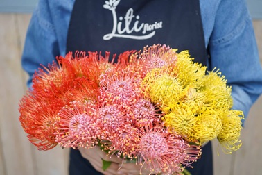 Thị trường 20/10: Nhiều hoa độc lạ, "giá chát" vẫn “cháy” hàng