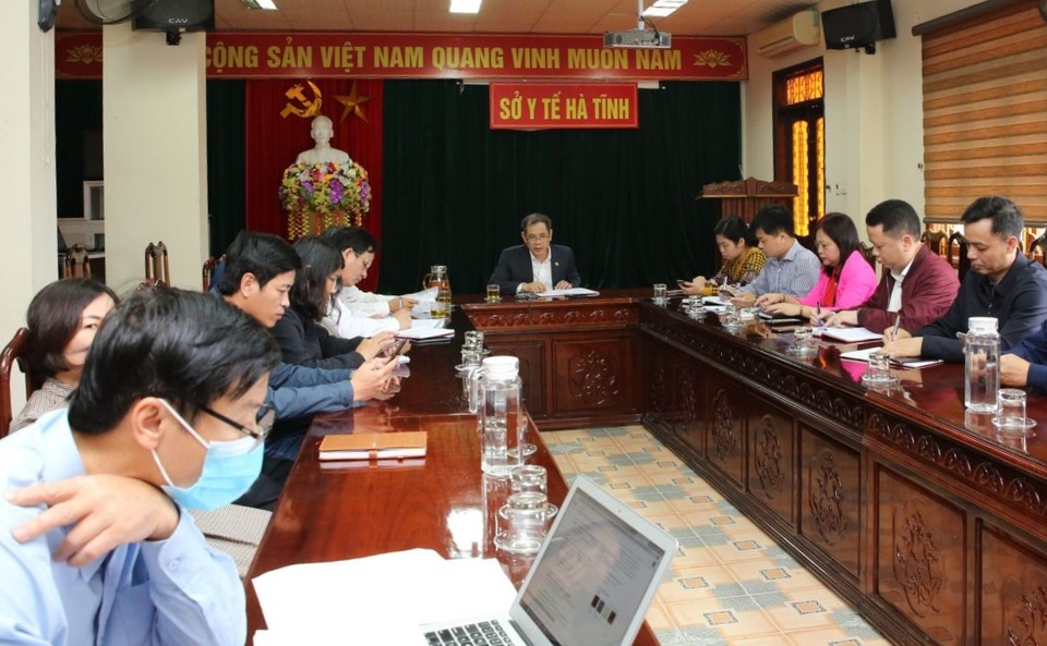 Họp khẩn truy vết những người tiếp xúc với trường hợp F1 - 1 Họp khẩn truy vết những người tiếp xúc với trường hợp F1 - 1