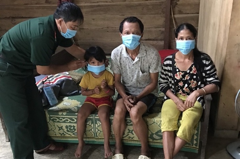 Bộ đội Biên phòng Quảng Bình 3 bám, 4 cùng với bà con dân bản - 1 Bộ đội Biên phòng Quảng Bình 3 bám, 4 cùng với bà con dân bản - 1