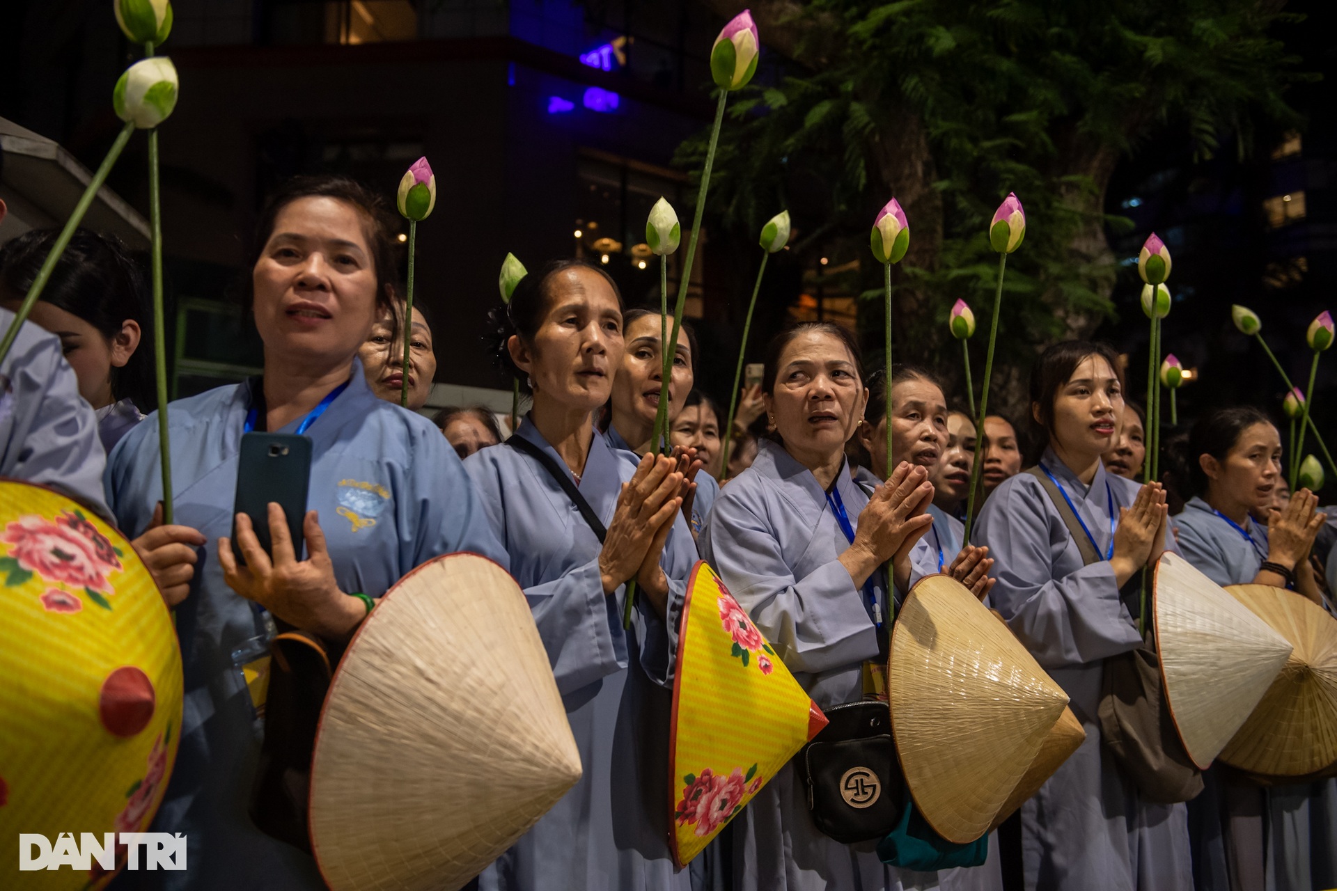 Hàng chục nghìn người cung rước xá lợi Đức Phật trên đường phố Hà Nội - 4