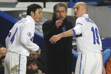 Maradona nói không với Zanetti và Cambiasso