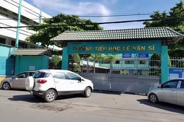 Ban đại diện cha mẹ học sinh huy động cả trăm triệu đồng sửa lớp học