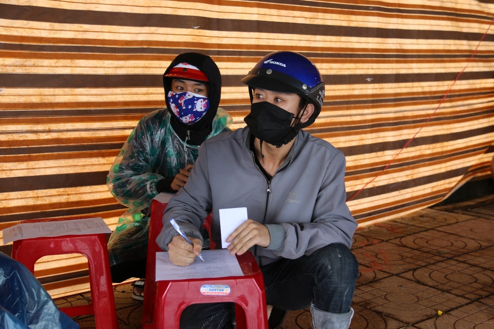 Hàng nghìn người từ phía Nam đổ về cửa ngõ Tây Nguyên trước giờ G - 10 Hàng nghìn người từ phía Nam đổ về cửa ngõ Tây Nguyên trước giờ G - 10
