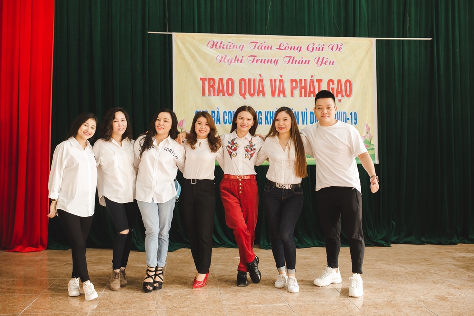 Phạm Phương Thảo hỗ trợ dân nghèo xứ Nghệ vượt qua đại dịch - 9 Phạm Phương Thảo hỗ trợ dân nghèo xứ Nghệ vượt qua đại dịch - 9