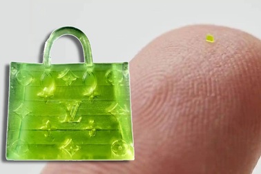 Chiếc túi nhỏ hơn hạt muối có giá hơn... 1,5 tỷ đồng