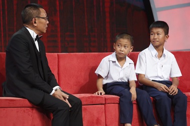 Cặp anh em tài năng khiến MC Lại Văn Sâm dành tặng... 2 tháng lương hưu đầu tiên