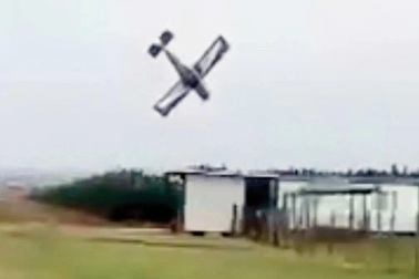 Cô gái được cầu hôn bằng trực thăng, vừa đồng ý thì máy bay lao xuống đất