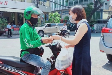 Trải lòng của shipper gặp khách hàng oái oăm "có một không hai"