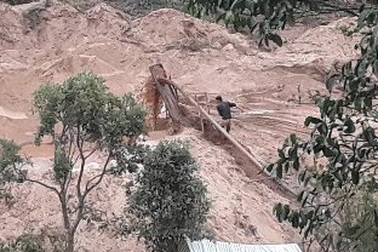 Đại công trường “cát tặc” lộng hành giữa khu vực giáp ranh, chính quyền không biết?