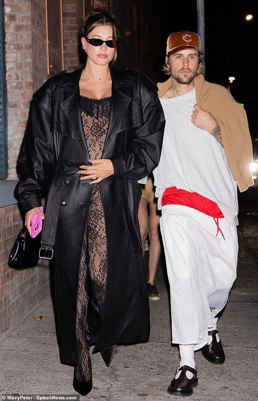 Hailey Bieber diện đầm xuyên thấu, nhan sắc mẹ bầu được khen ngợi - 1 Hailey Bieber diện đầm xuyên thấu, nhan sắc mẹ bầu được khen ngợi - 1