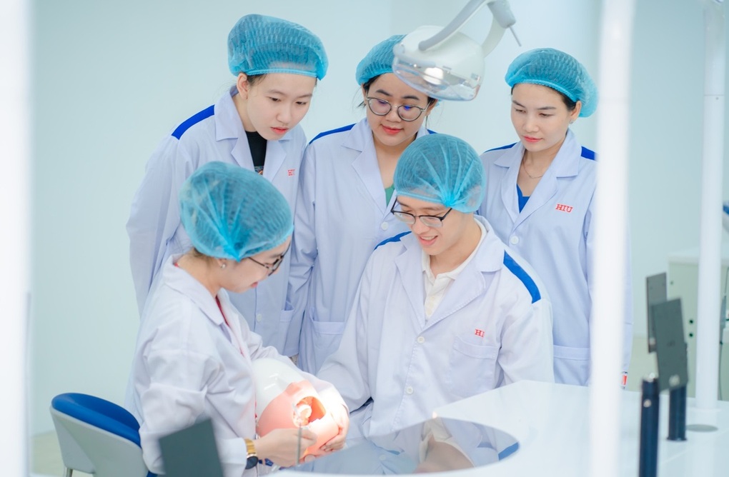 Điểm sàn nhóm ngành sư phạm và sức khỏe năm 2025, cao nhất 20,5 - 2 Điểm sàn nhóm ngành sư phạm và sức khỏe năm 2025, cao nhất 20,5 - 2