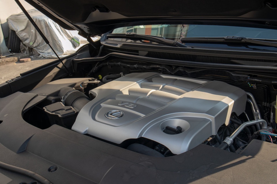 Lexus LX570 Super Sport 2021: Thay đổi nhẹ nhưng đại gia Việt vẫn săn đón - 10 Lexus LX570 Super Sport 2021: Thay đổi nhẹ nhưng đại gia Việt vẫn săn đón - 10
