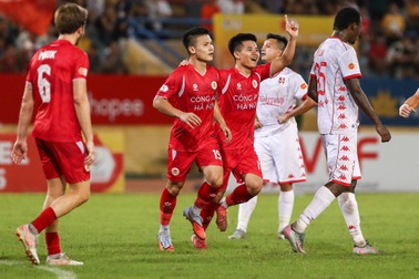 Quang Hải ghi bàn giúp CLB Công an Hà Nội vươn lên dẫn đầu V-League
