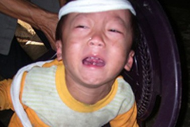 Ngằn ngặt tiếng khóc bốn em nhỏ mất mẹ trong lũ