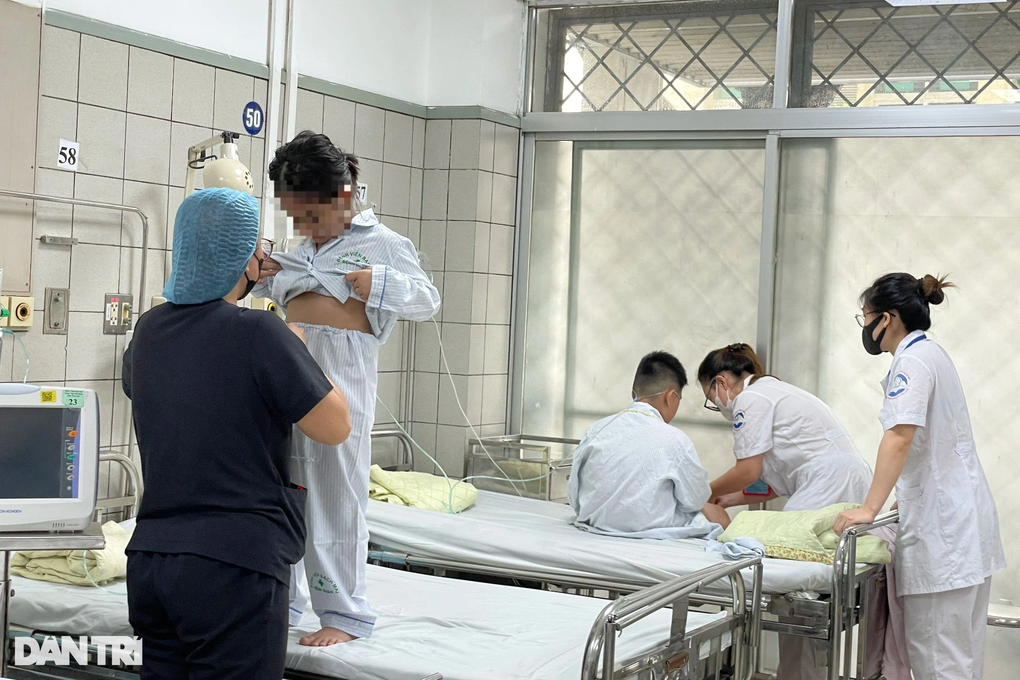 Thiếu tá biên phòng có 2 con tử vong trong vụ cháy chung cư vẫn thở máy - 1 Thiếu tá biên phòng có 2 con tử vong trong vụ cháy chung cư vẫn thở máy - 1