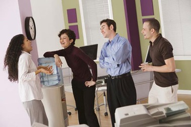 Lợi ích của những câu “chuyện phiếm” chốn công sở