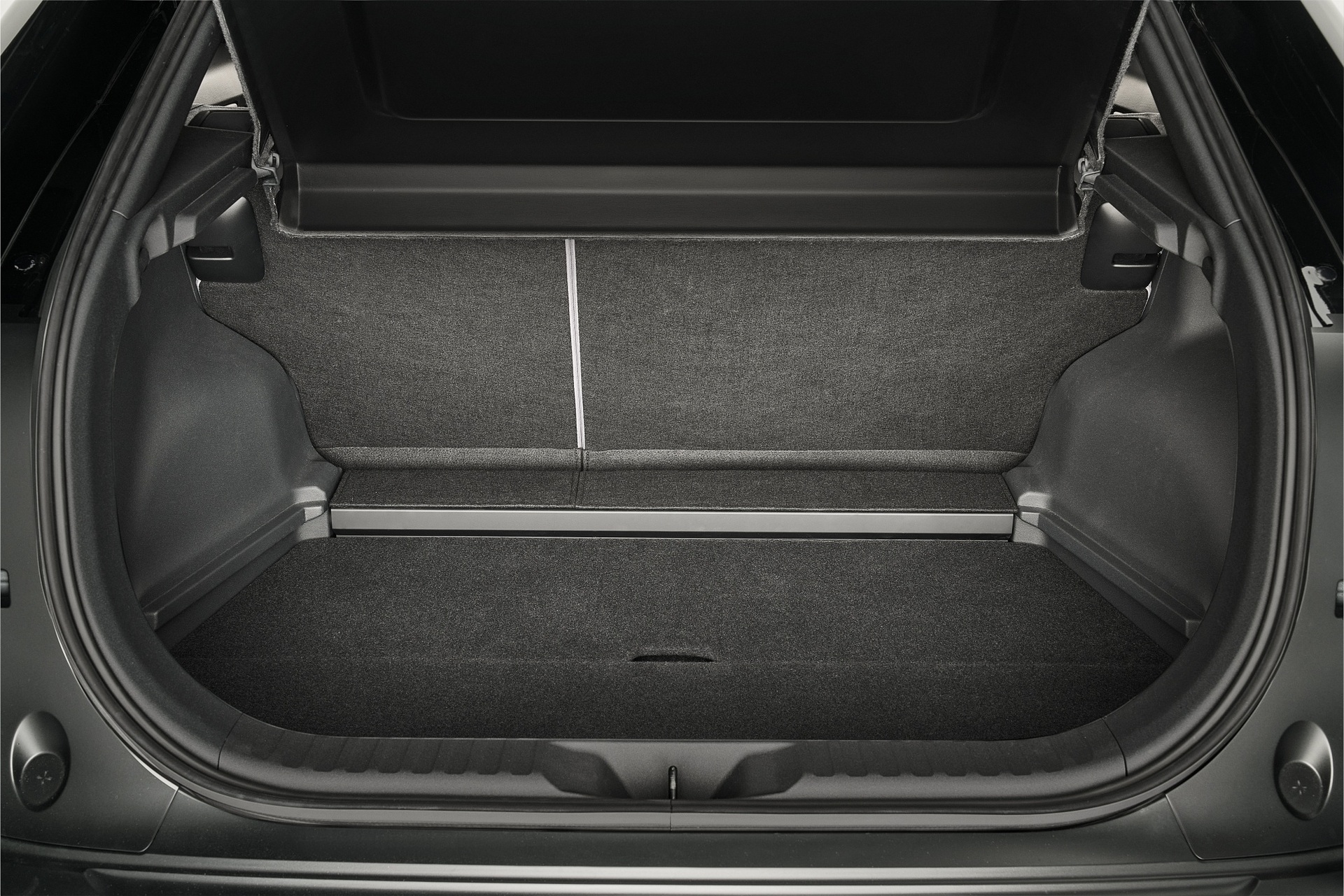 SUV thuần điện của Toyota trình làng, dáng thể thao tham vọng hút giới trẻ - 11 SUV thuần điện của Toyota trình làng, dáng thể thao tham vọng hút giới trẻ - 11