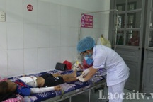 Nổ điện thoại khi đang sạc pin, cháu bé 10 tuổi bị thương nặng