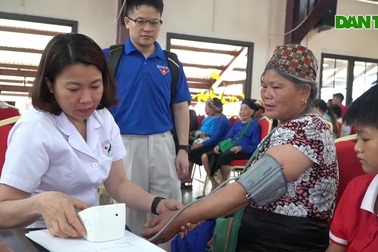 Ngày mới bình yên ở Làng Nủ