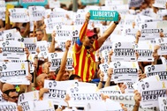 Nửa triệu người biểu tình phản đối giải tán chính quyền Catalonia