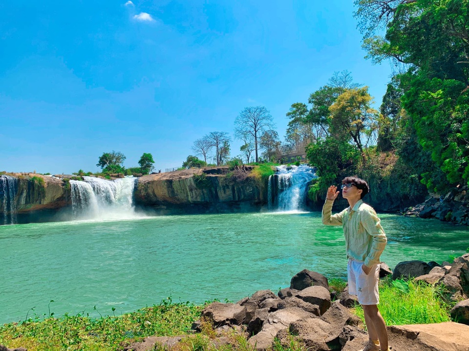 Cây si cổ thụ có bộ rễ khủng hút du khách tới chụp ảnh ở Đắk Lắk - 5 Cây si cổ thụ có bộ rễ khủng hút du khách tới chụp ảnh ở Đắk Lắk - 5