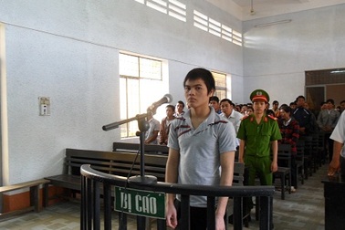 Bị đạp, dùng đá giết chết người