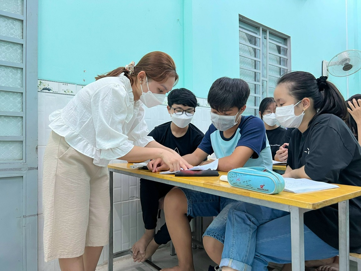 Thầy giáo trẻ ở nhà thuê để dành đất xây lớp, dạy miễn phí trọn đời - 4 Thầy giáo trẻ ở nhà thuê để dành đất xây lớp, dạy miễn phí trọn đời - 4