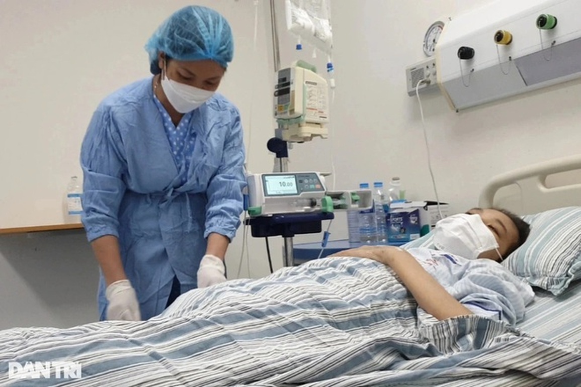 Nữ điều dưỡng mắc bệnh hiểm đã được xuất viện sau 6 tháng điều trị - 2 Nữ điều dưỡng mắc bệnh hiểm đã được xuất viện sau 6 tháng điều trị - 2