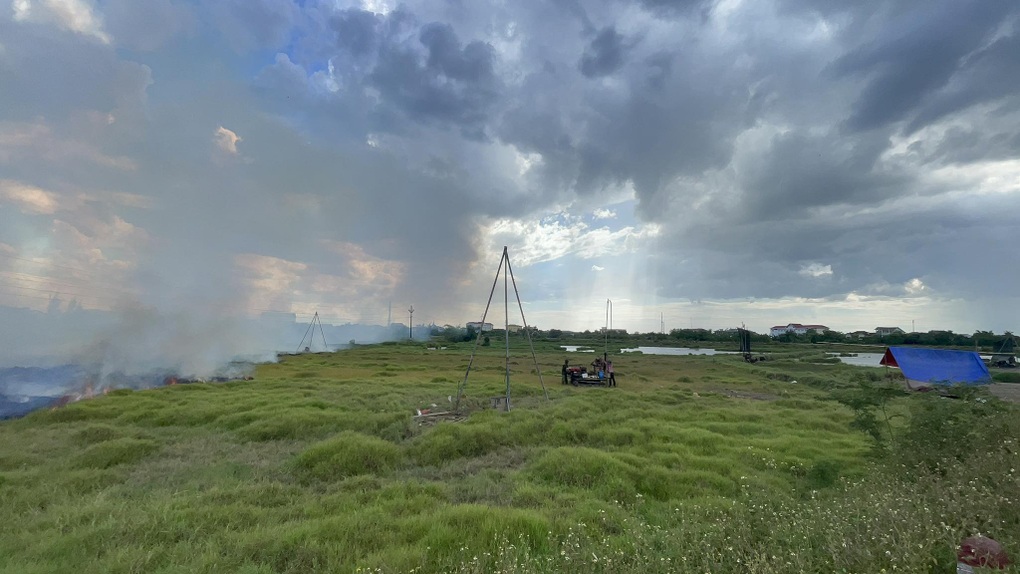 Khoan thăm dò địa chất dưới đường điện, 3 công nhân thương vong - 1 Khoan thăm dò địa chất dưới đường điện, 3 công nhân thương vong - 1