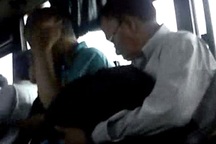 “Hai ngón” trên xe buýt