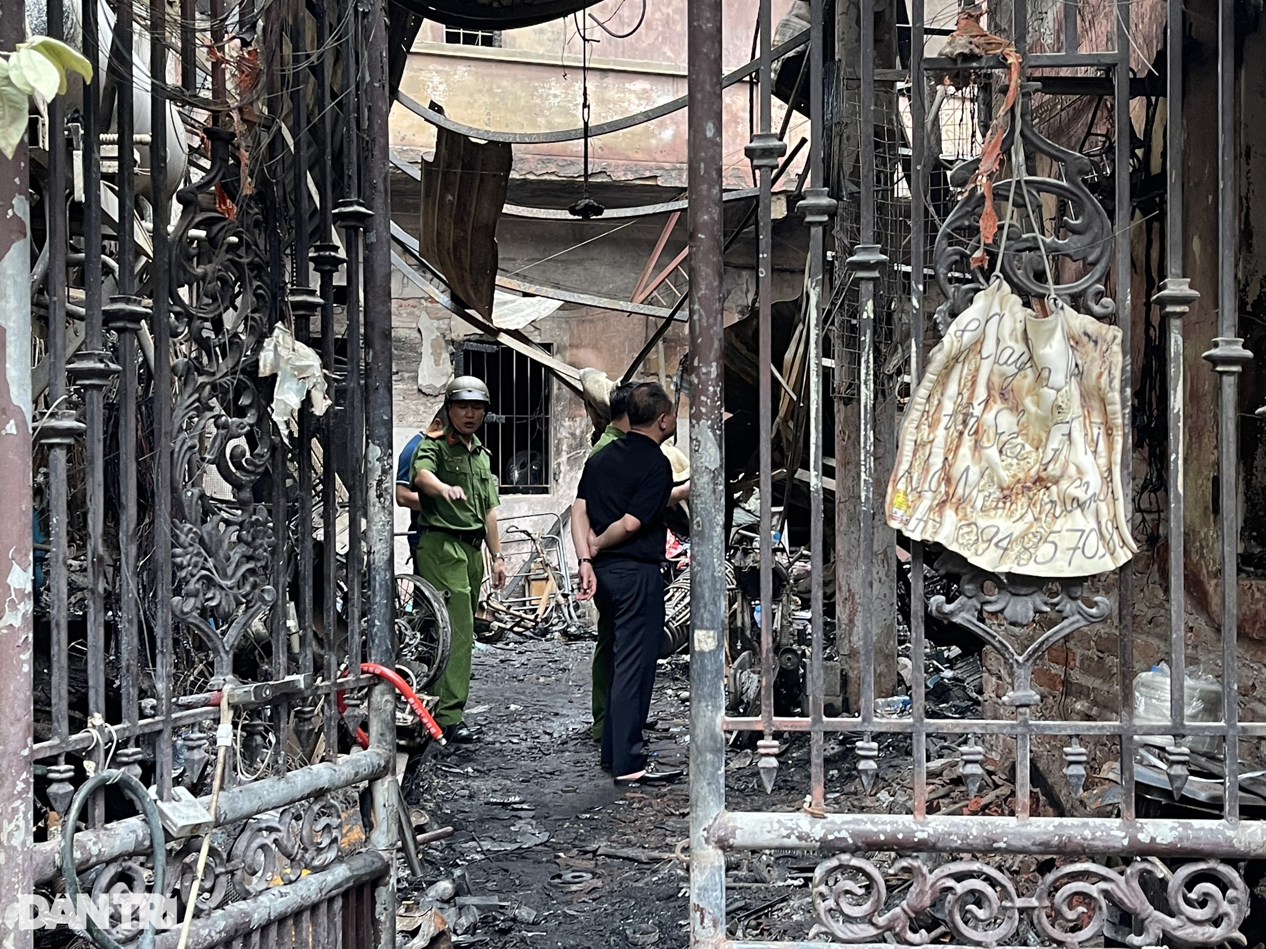 Vụ cháy 14 người chết ở Hà Nội: Chủ nhà trọ cùng con dâu, 2 cháu thoát nạn - 1