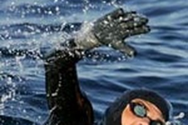 Bơi 26 giờ liền không ngừng nghỉ 