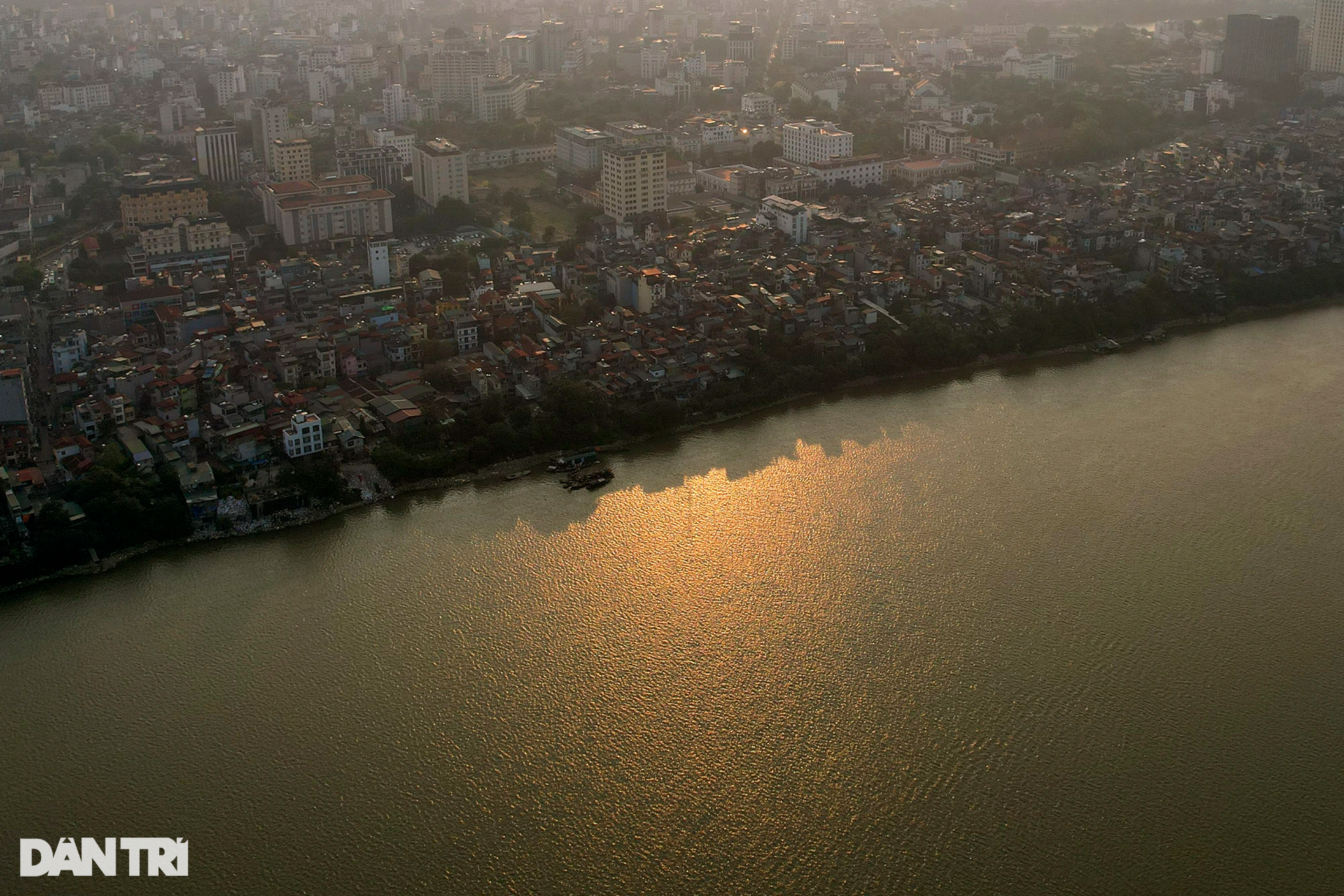 Ngắm những buổi hoàng hôn rực rỡ trên sông Hồng - 7 Ngắm những buổi hoàng hôn rực rỡ trên sông Hồng - 7