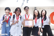 5 thủ khoa toàn quốc các khối khác nhau vào cùng một trường đại học