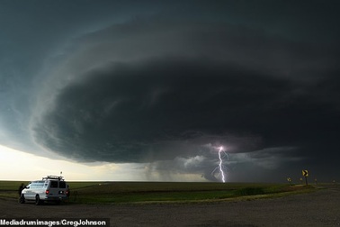 Những hình ảnh ngoạn mục của một “người đi săn bão”