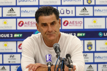 HLV Pau FC: "Nhiều cầu thủ thi đấu dưới phong độ"