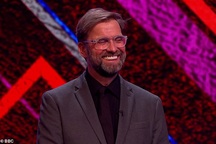 Giành giải thưởng cao quý, HLV Klopp tranh thủ "đá đểu" Man Utd