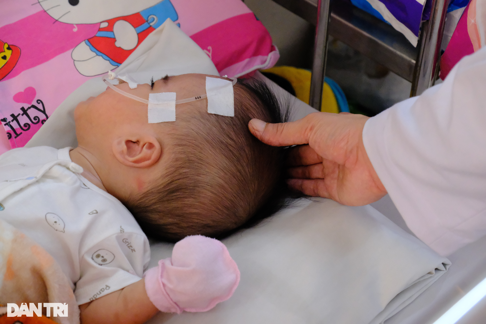 Những tin nhắn cầu cứu lúc nửa đêm và trăn trở của bác sĩ bé đầu bự - 14 Những tin nhắn cầu cứu lúc nửa đêm và trăn trở của bác sĩ bé đầu bự - 14