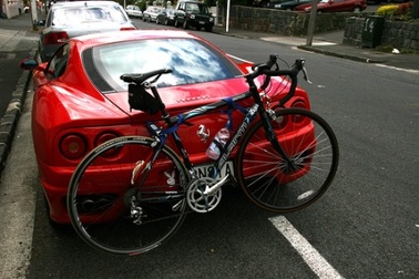 Siêu xe cũng... thồ hàng