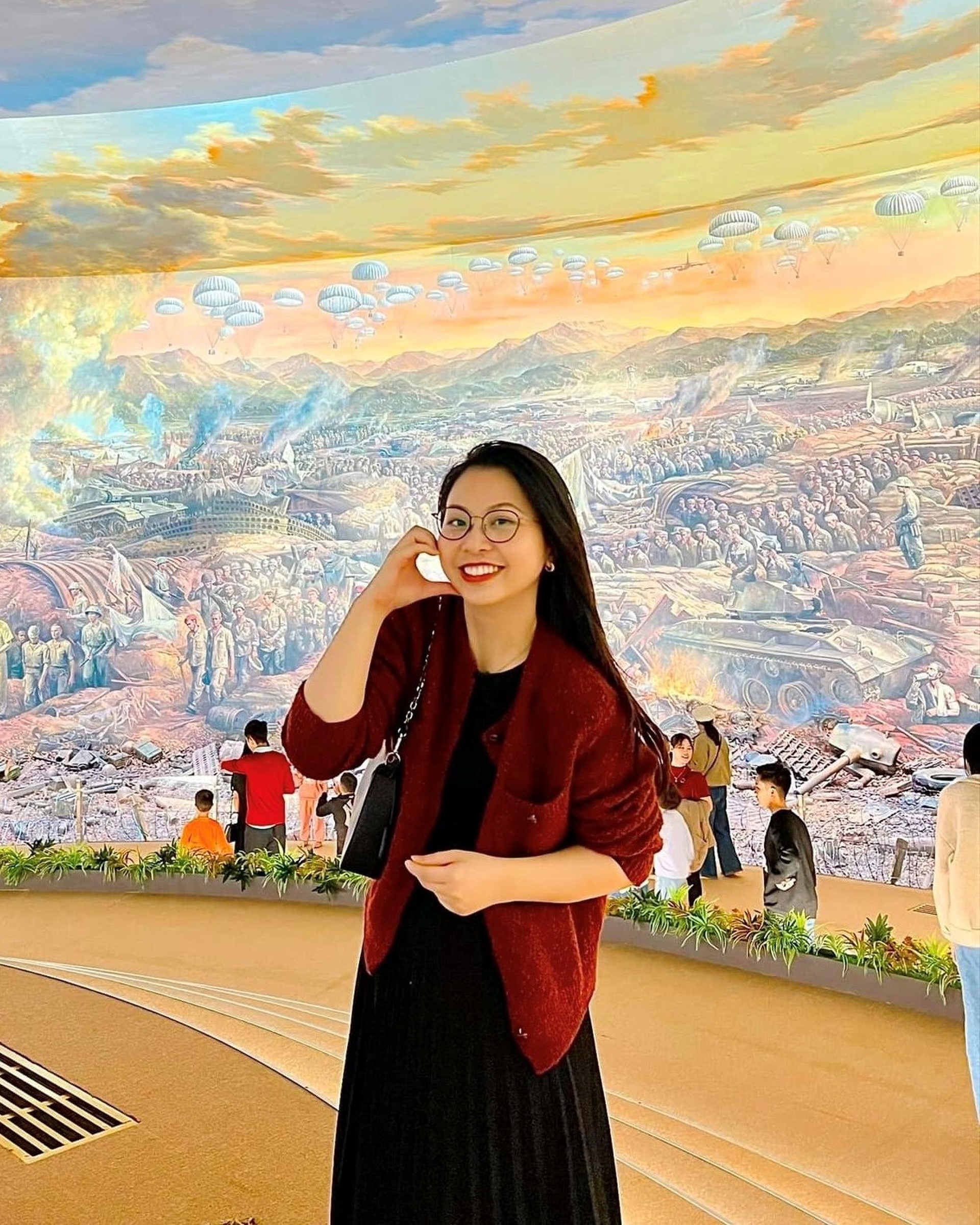 Những bóng hồng nổi bật tại lễ kỷ niệm 70 năm chiến thắng Điện Biên Phủ - 2 Những bóng hồng nổi bật tại lễ kỷ niệm 70 năm chiến thắng Điện Biên Phủ - 2
