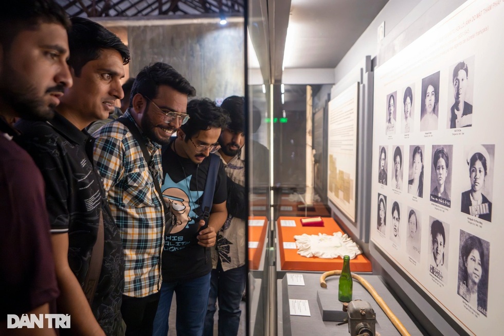 Một kỳ nghỉ lễ tắc đường, khắp nơi đều đông đúc, xếp hàng - 5 Một kỳ nghỉ lễ tắc đường, khắp nơi đều đông đúc, xếp hàng - 5