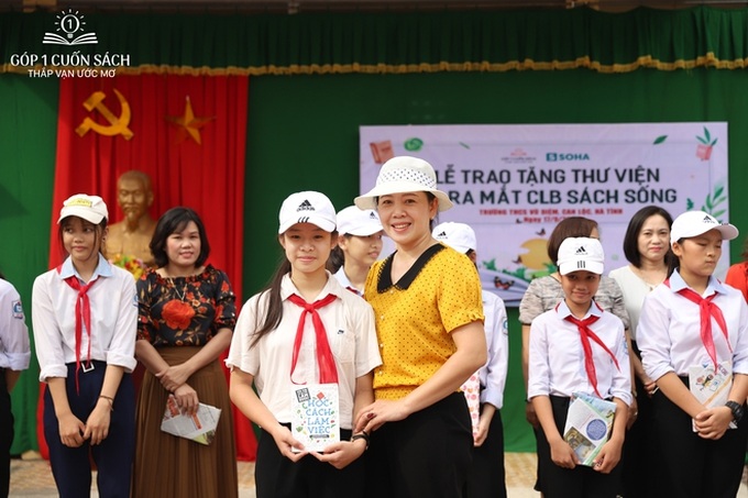 Trao tặng sách trên quê hương danh nhân văn hóa Vũ Diệm - Ảnh 13. Trao tặng sách trên quê hương danh nhân văn hóa Vũ Diệm - Ảnh 13.