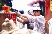 Chợt nghe Tiến sĩ từ quan