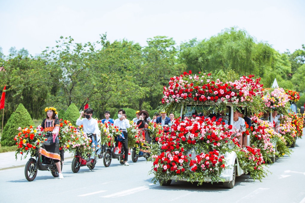 Nắng nóng khiến Sa Pa trở thành điểm đến hút khách hè này - 2 Nắng nóng khiến Sa Pa trở thành điểm đến hút khách hè này - 2