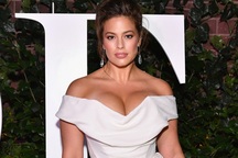 Người đẹp đọ váy áo trong tiệc tối