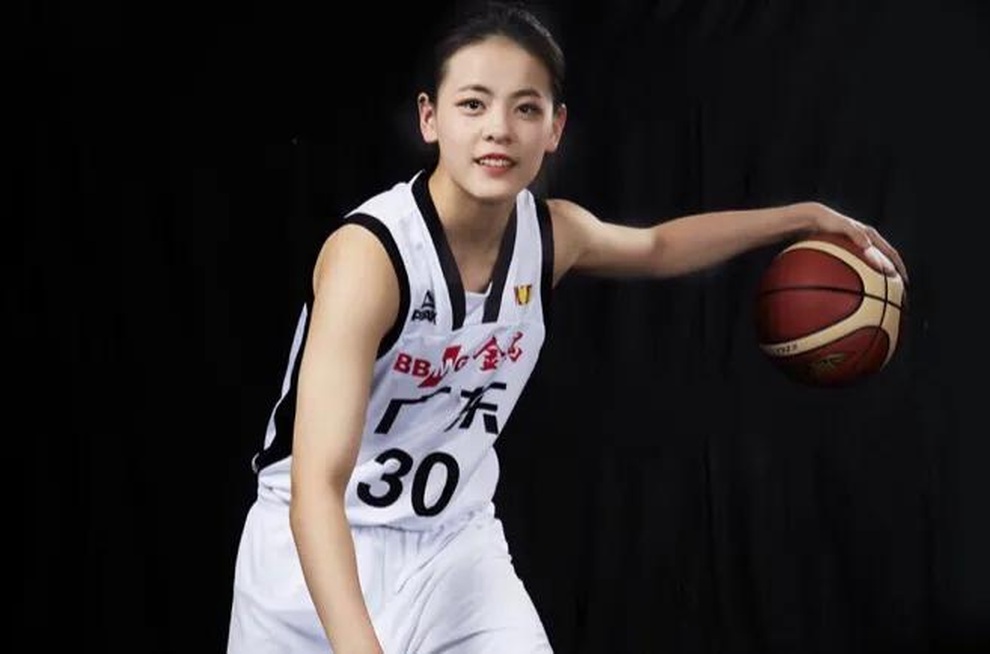 Vẻ đẹp phi giới tính của nữ VĐV cắt phăng mái tóc dài để tham dự Olympic - 3 Vẻ đẹp phi giới tính của nữ VĐV cắt phăng mái tóc dài để tham dự Olympic - 3